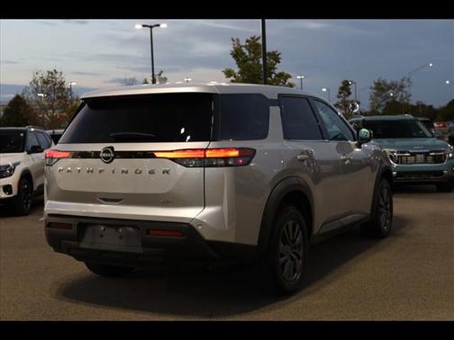 2022 Nissan Pathfinder S 4WD