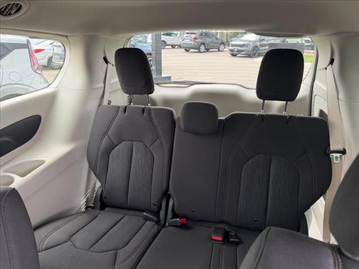 Billet Silver Metallic Clearcoat 2019 Chrysler Pacifica LX