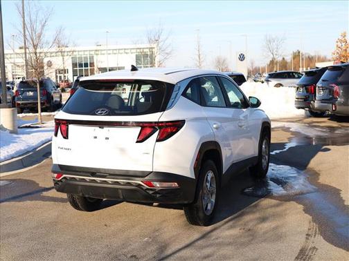 2023 Hyundai TUCSON SE