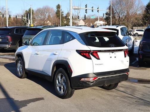2023 Hyundai TUCSON SE