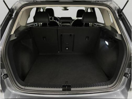 Platinum Gray Metallic 2025 Volkswagen Taos 1.5T SE