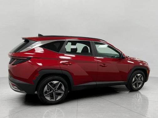 Red 2025 Hyundai TUCSON SEL Convenience