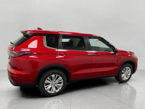 2025 Mitsubishi Outlander ES