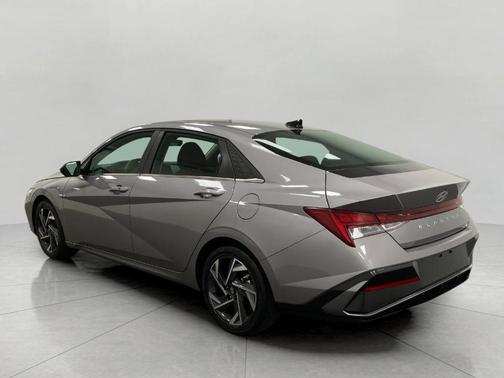 Metal 2025 Hyundai ELANTRA SEL Convenience