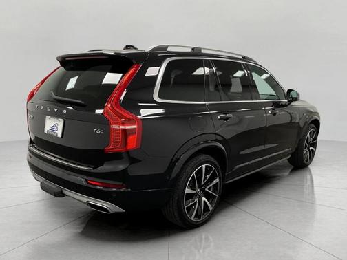 2019 Volvo XC90 T6 Momentum