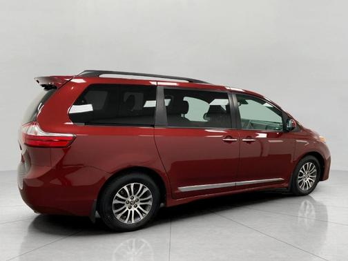 2019 Toyota Sienna XLE