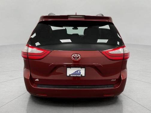 2019 Toyota Sienna XLE