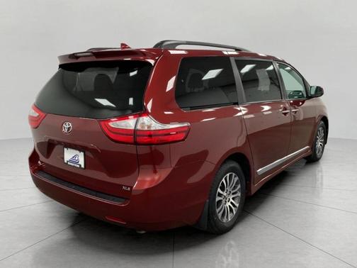 2019 Toyota Sienna XLE