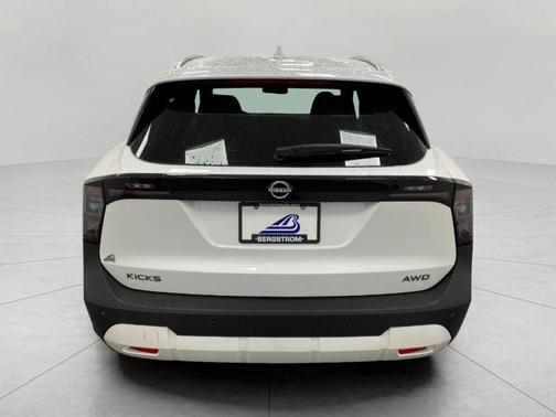 2025 Nissan Kicks SV