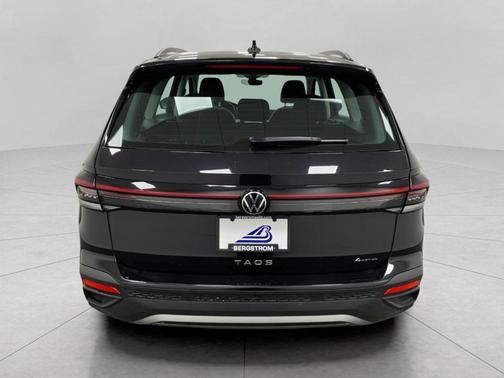 Deep Black Pearl Effect 2025 Volkswagen Taos 1.5T S
