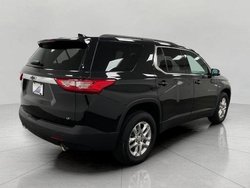 Black 2021 Chevrolet Traverse LT Cloth
