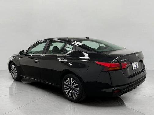 Black 2025 Nissan Altima SV