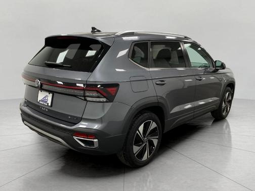 Platinum Gray Metallic 2025 Volkswagen Taos 1.5T SE