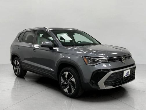 Platinum Gray Metallic 2025 Volkswagen Taos 1.5T SE