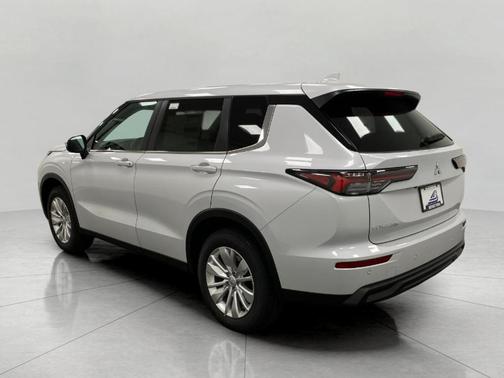 2025 Mitsubishi Outlander ES