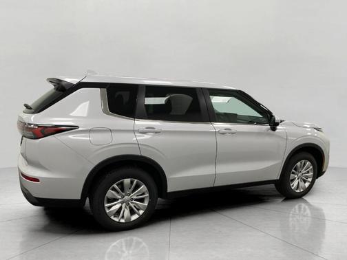 2025 Mitsubishi Outlander ES