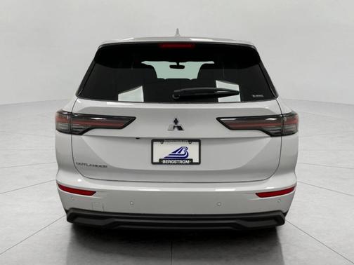 2025 Mitsubishi Outlander ES