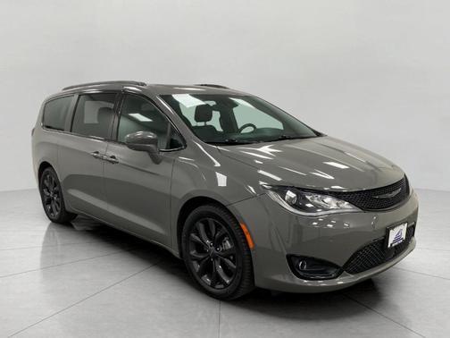 2020 Chrysler Pacifica Touring-L Plus