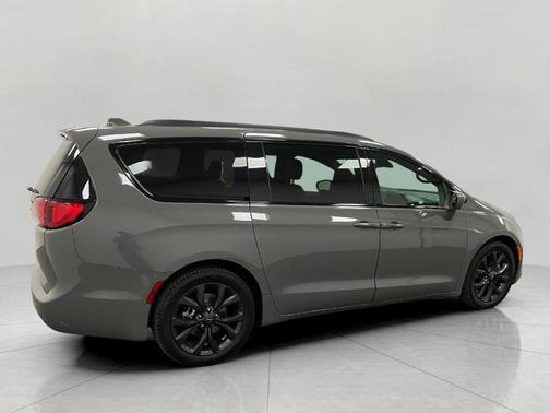 2020 Chrysler Pacifica Touring-L Plus