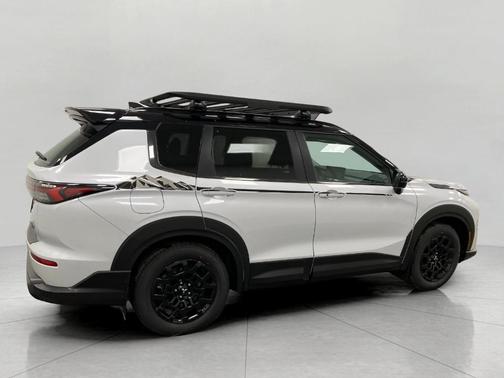 White Diamond 2026 Mitsubishi Outlander Trail Edition
