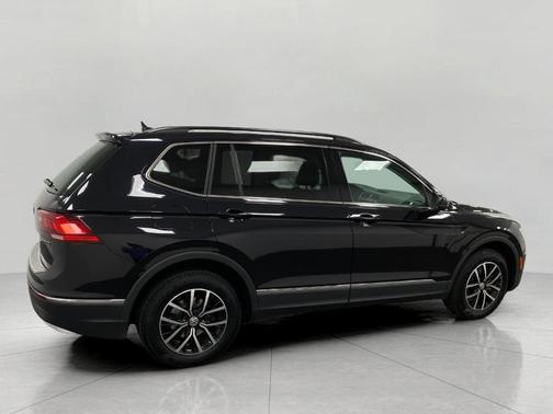 Deep Black Pearl Effect 2021 Volkswagen Tiguan 2.0T SE
