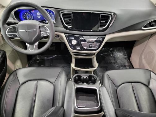 2023 Chrysler Pacifica Touring-L