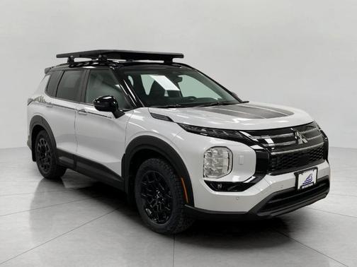 White Diamond 2026 Mitsubishi Outlander SE