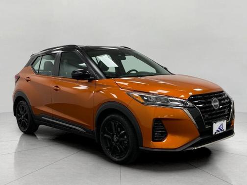 Monarch Orange / Super Black 2024 Nissan Kicks SR