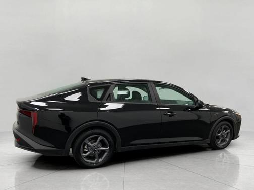 Aurora Black Pearl 2025 Kia K4