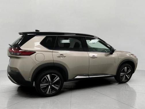 Brilliant Silver / Black 2021 Nissan Rogue Platinum