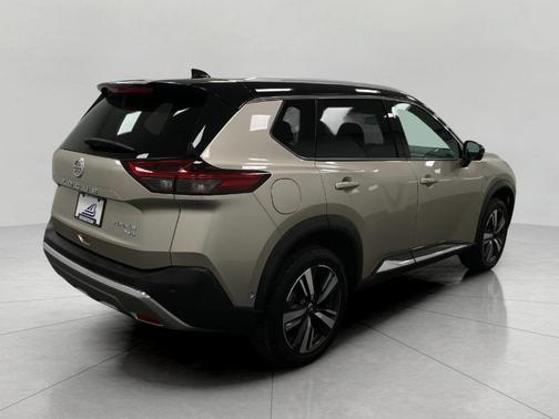 Brilliant Silver / Black 2021 Nissan Rogue Platinum