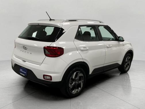 Lunar White 2025 Hyundai VENUE SEL