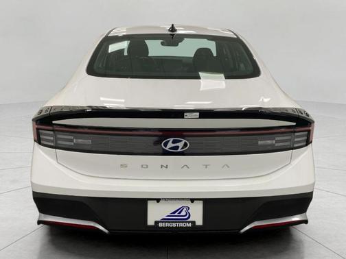 2025 Hyundai SONATA SE