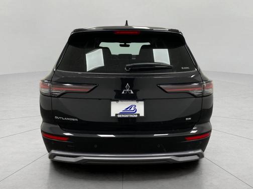 Black Diamond 2026 Mitsubishi Outlander SE
