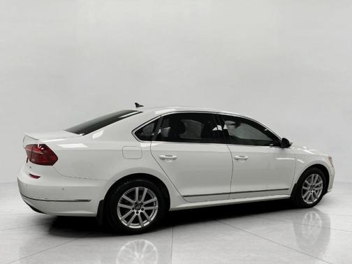 2017 Volkswagen Passat 1.8T SEL Premium