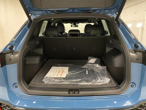 2025 Volkswagen Tiguan 2.0T SE R-Line Black