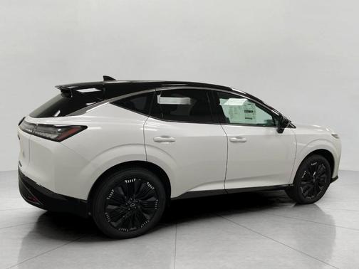 White / Black 2026 Nissan Murano Platinum