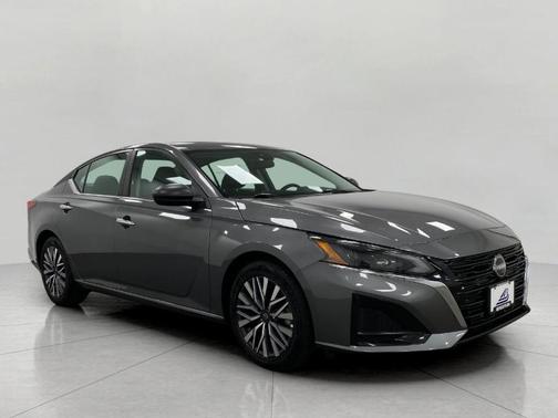 Gun Metallic 2025 Nissan Altima SV