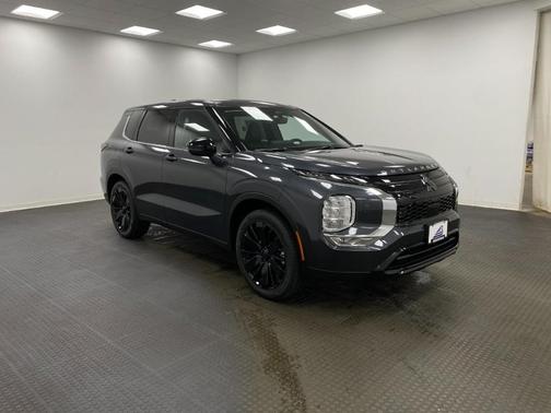 Graphite Gray 2026 Mitsubishi Outlander LE