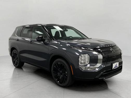Graphite Gray 2026 Mitsubishi Outlander LE
