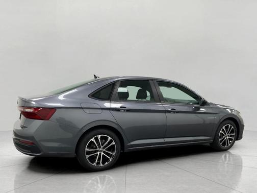 Platinum Gray Metallic 2026 Volkswagen Jetta 1.5T Sport