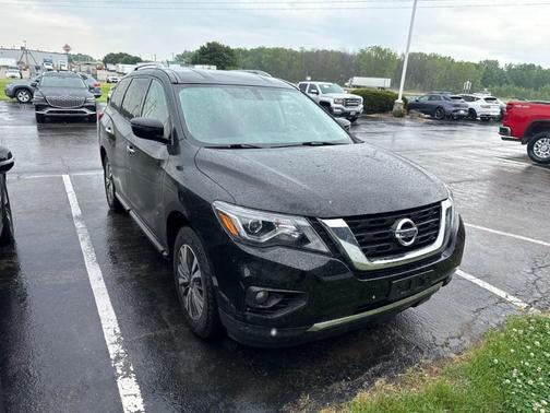 Black 2017 Nissan Pathfinder