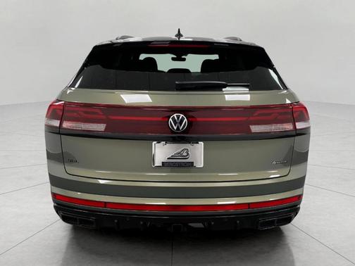 Avocado Green Pearl 2026 Volkswagen Atlas Cross Sport 2.0T SEL R-Line Black