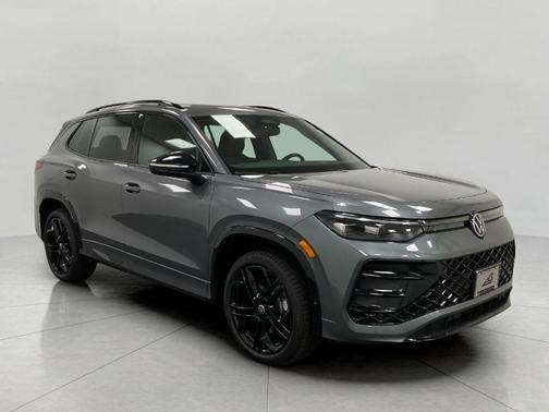 2025 Volkswagen Tiguan 2.0T SE R-Line Black