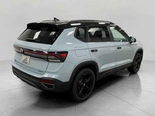 2026 Volkswagen Taos 1.5T SE Black