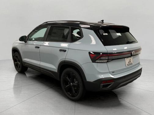 2026 Volkswagen Taos 1.5T SE Black