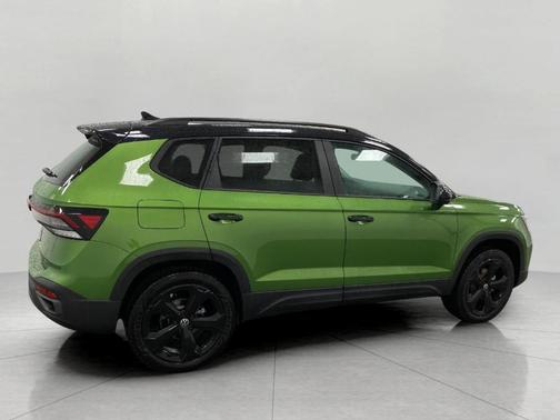 2026 Volkswagen Taos 1.5T SE Black