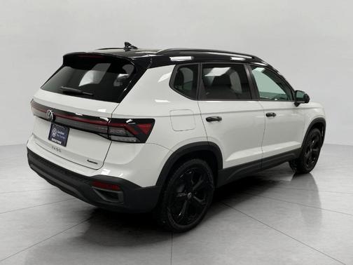 2025 Volkswagen Taos 1.5T SE Black