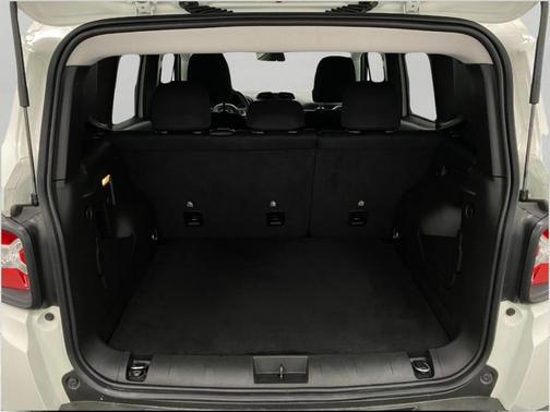 Alpine White Clearcoat 2023 Jeep Renegade Latitude