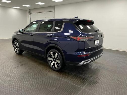 Cosmic Blue Metallic 2026 Mitsubishi Outlander